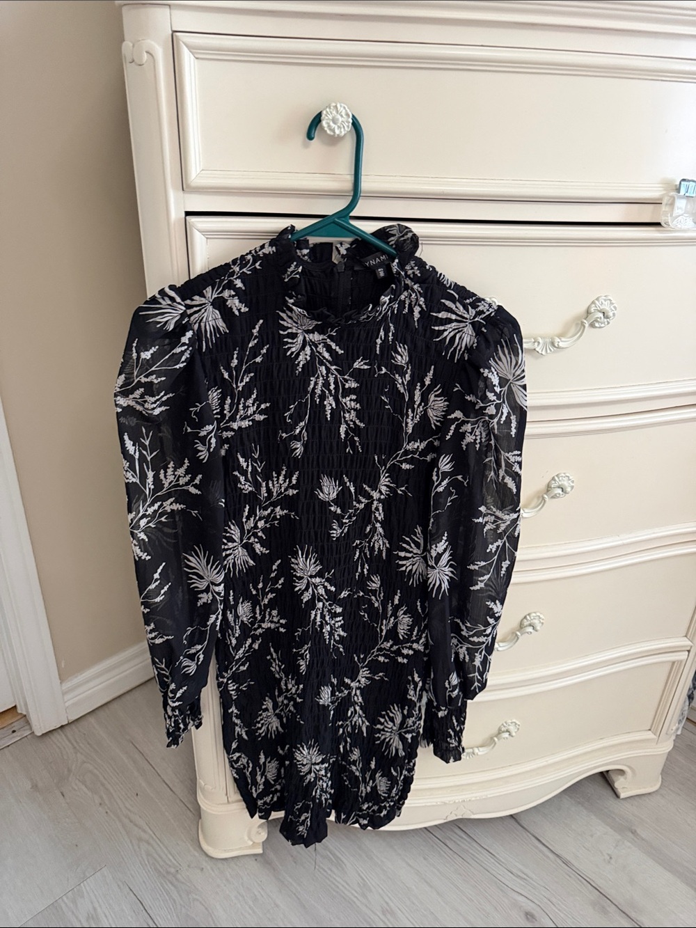 Dynamite Black Floral Pintuck Long-Sleeve Blouse